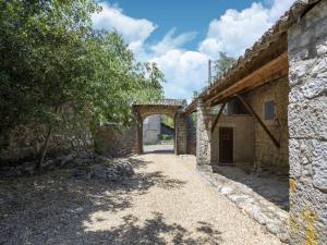 Maisons de vacances Amazing holiday home in Labeaume with private pool : Maison de Vacances 5 Chambres