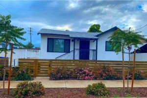 STUNNING Urban Farmhouse Minutes from Downtown