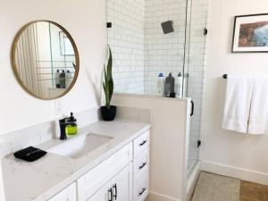 STUNNING Urban Farmhouse Minutes from Downtown