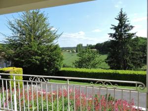 Maison Indépendante avec Grand Jardin, Cheminée, Wifi et Équipements de Loisirs à Agonac - FR-1-616-97