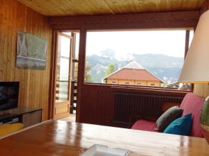 Appartement cosy 5 pers., centre Cernix, proche pistes, commerces, navette, parking, balcon & terrasse - FR-1-733-14