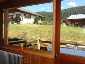 Appartement cosy 5 pers., centre Cernix, proche pistes, commerces, navette, parking, balcon & terrasse - FR-1-733-14