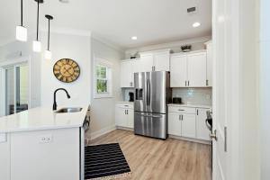 King 2 Queens 3 Doubles Foldout Stainless Steel Beach Gear included