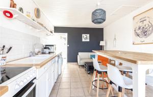 Maisons de vacances Beautiful Home In Noirmoutier En Lile With Wifi And 1 Bedrooms : photos des chambres