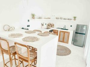 Renovated 2BD Oasis with POOL - CasaEra in Seminyak main hub