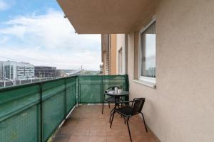 Cozy Apartment with Balcony Chmieleniec by Renters
