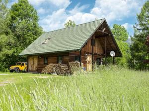 Chalet Schwarzenberg near Ski Lift & Stream