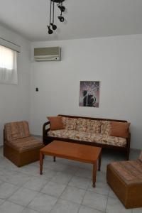 Economy Apartment- Semi Basement room in Niki Hotel Apartments