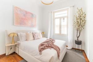 Oasis Architects Dream Neoclassical House next to Acropolis