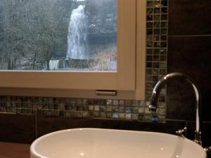 B&B / Chambres d'hotes Au Moulin des Fees - Maison d'hotes Cascades du Herisson : photos des chambres