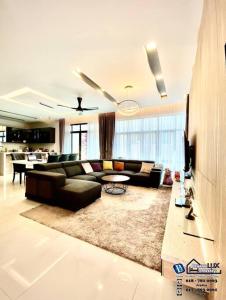 Batu Ferringhi Luxurious Modern Designed 5BR House