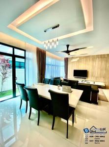 Batu Ferringhi Luxurious Modern Designed 5BR House