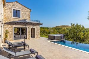 Villa La Vinella with heated pool