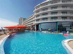 Berlin Golden Beach Romance