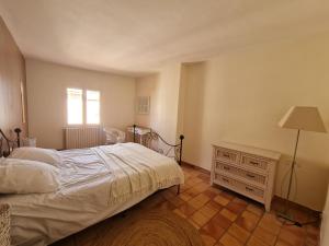 Maisons d'hotes Le Clos de Canet : Chambre Double avec Salle de Bains Privative