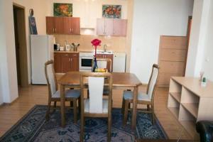 Town Hall 3 Bedroom Apartment