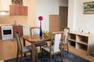 Town Hall 3 Bedroom Apartment
