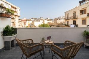 Conte Ruggero Apartment by DomuSicily