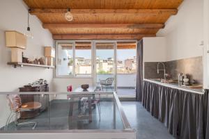 Conte Ruggero Apartment by DomuSicily