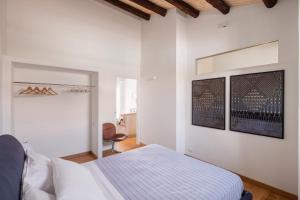 Conte Ruggero Apartment by DomuSicily