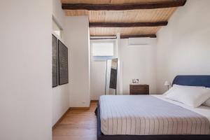 Conte Ruggero Apartment by DomuSicily