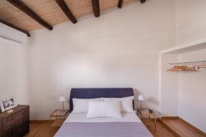 Conte Ruggero Apartment by DomuSicily