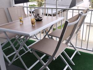Appartement neuf classé, balcon et petite vue mer