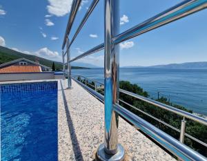 SeArenity Pool Suite - Seafront