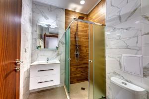 Secret Lake 533 at Oak Residence