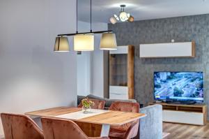 Secret Lake 533 at Oak Residence