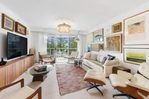 Oscar on Main resort Walk to beach and Tedder Ave - Main Beach