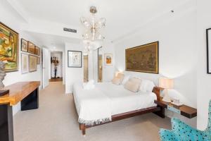 Oscar on Main resort Walk to beach and Tedder Ave