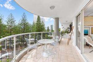 Oscar on Main resort Walk to beach and Tedder Ave