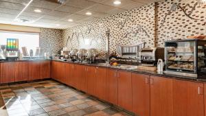 Service Plus Inns and Suites Calgary