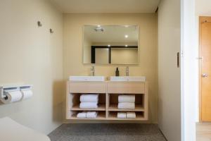 Phòng Loại Sang Hướng Biển Bốn Người (Deluxe Sea View Quadruple Room)