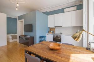 Central location with garden & equipped kitchen