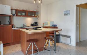 Appartements Awesome Apartment In Plougonvelin With Wifi And 1 Bedrooms : photos des chambres