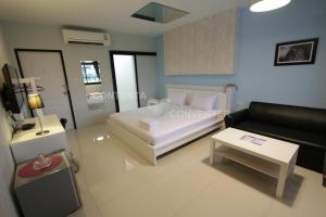 Eazy Motel B.a.n.g.n.a