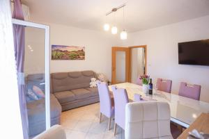 Apartment Vesna near beach with the balcony