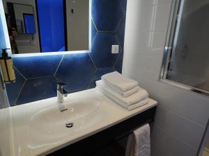 Hotels Hotel Les Mouettes : photos des chambres