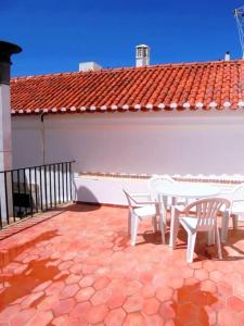 Emas Beach and Nightlife House