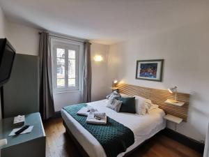 Hotels Hotel Des Falaises : photos des chambres