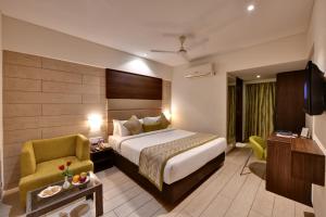 Click Hotel Vadodara 4 mins walk for the Railway Station