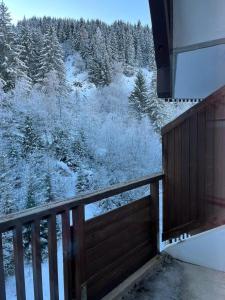 Appartements La Tania La Saboia sleep 8 private Sauna lounge dining 2 bathrooms kitchen 2 balconies ski in out : photos des chambres