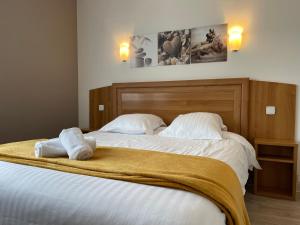 Hotels Le Relais De La Place : photos des chambres
