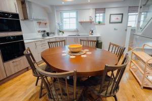 Luxury sea-view apartment in Tenby - Floral Corner