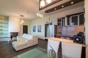 MareliS Skies VIP Apartment
