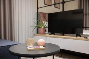 Three doors apartments, Strawberry Studio