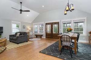 Blue Heron Bungalow 5 Min to Downtown Black Mtn