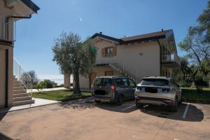 Appartamenti Theo e Fabiola con piscina e vista lago